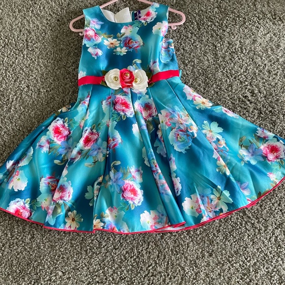 Toddler dresses - Picture 2 of 4